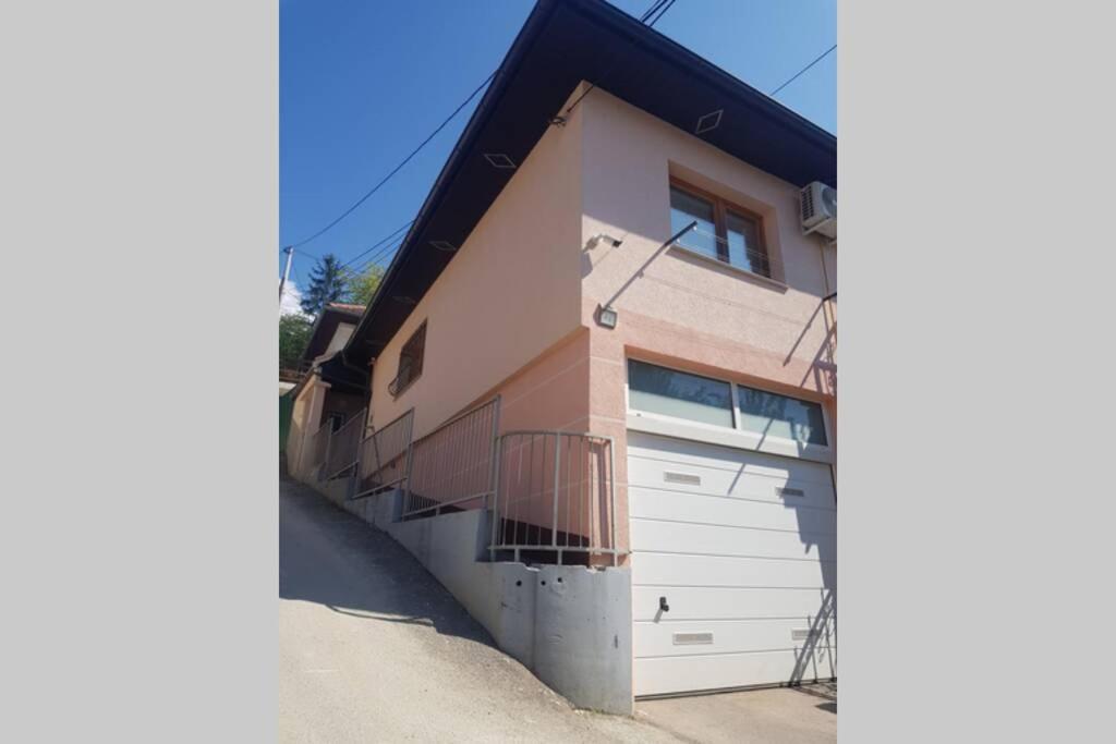 Apartman Sa Garazom I Internetom Sarajevo Exterior photo